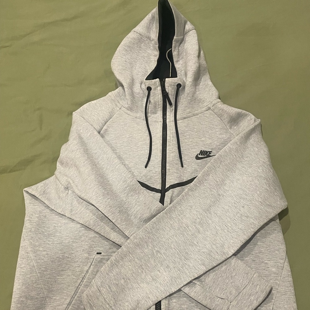 Nike Tech Fleece Jacket size Large